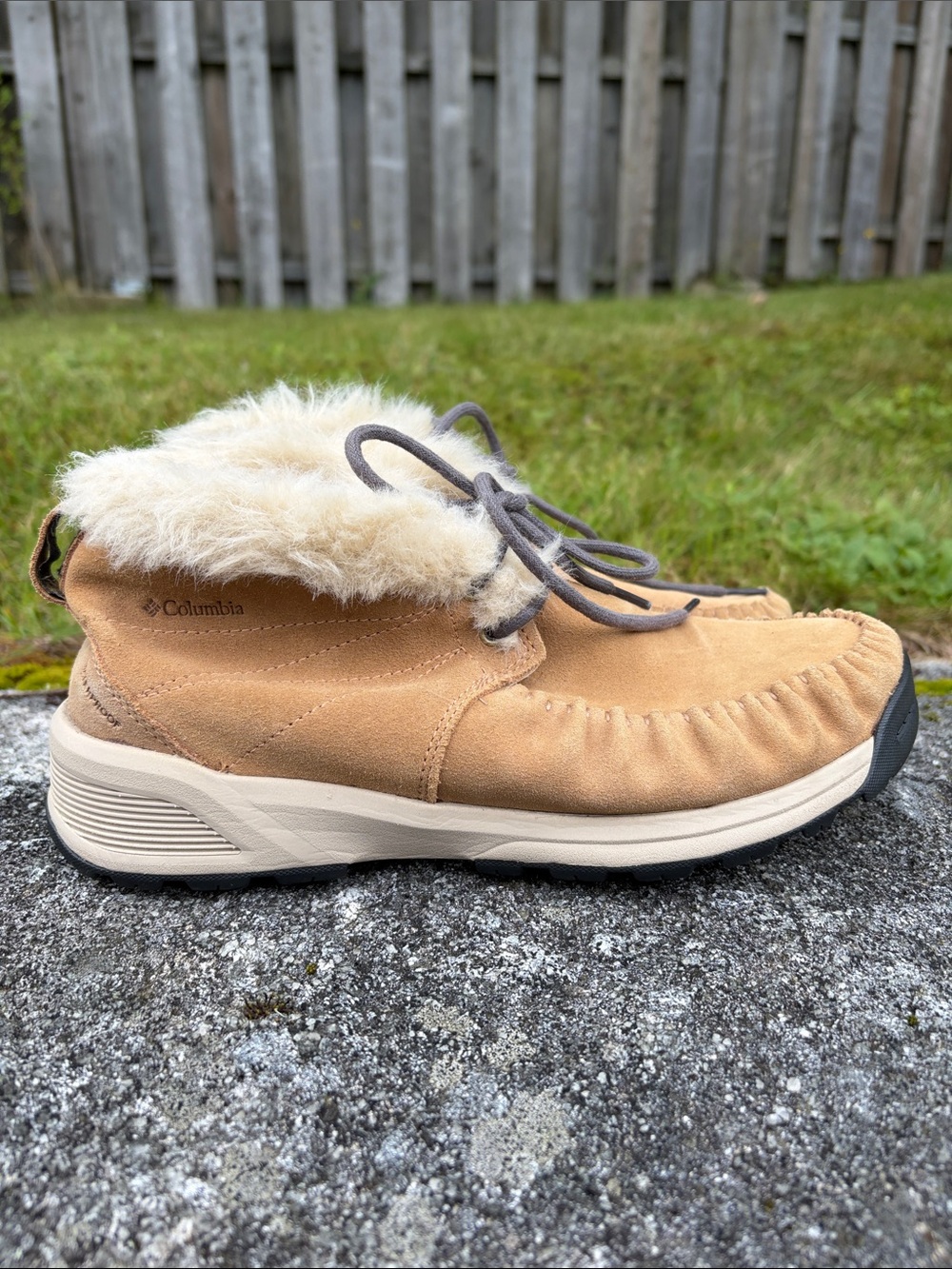 Columbia Women's Maragal waterproof suede lace up ankle boot size 9